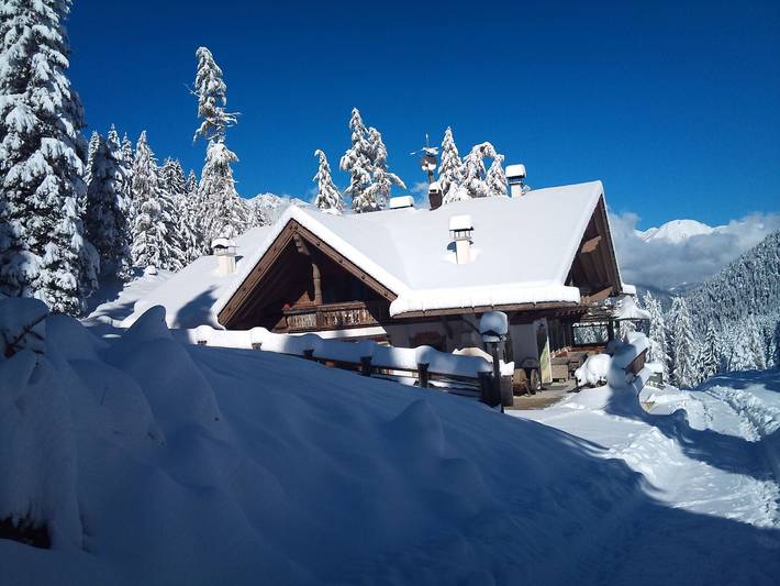 Ferienhaus für 15 Personen, mit Balkon und Whirlpool sowie Terrasse und Garten in Innsbruck und Umgebung