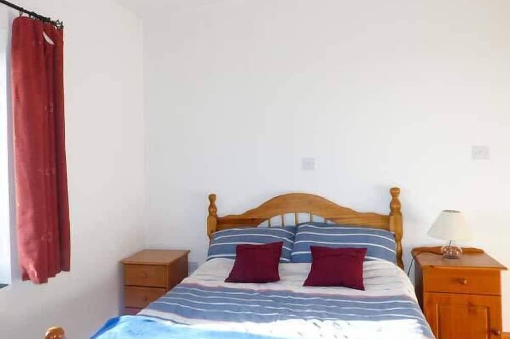 Corr An Droma, pet friendly, with open fire in Schull, County Cork in County Cork