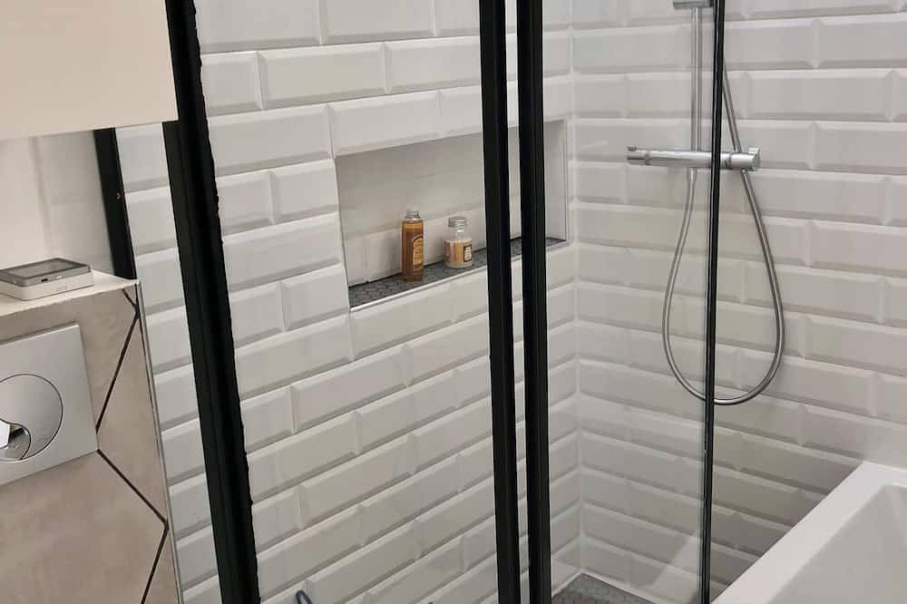 Entire apartment, Appartement sur les Toits, Très Jolie Vue, Provence in Gréoux-les-Bains, Verdon Regional Natural Park