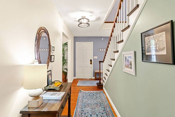 Vacation house for 10 people, with balcony and yard, with pets in Georgia