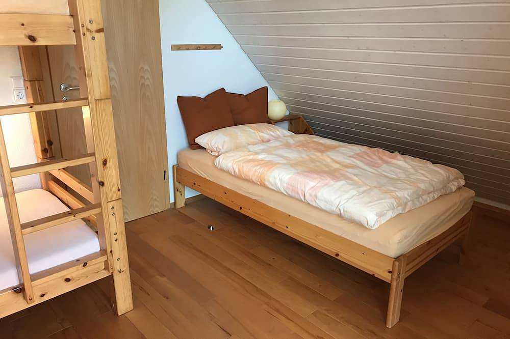 Lichtdurchflutetes Ferienhaus mit großer Sonnenterrasse im Feldberg-Gebiet in Suedlicher Schwarzwald, Feldberg