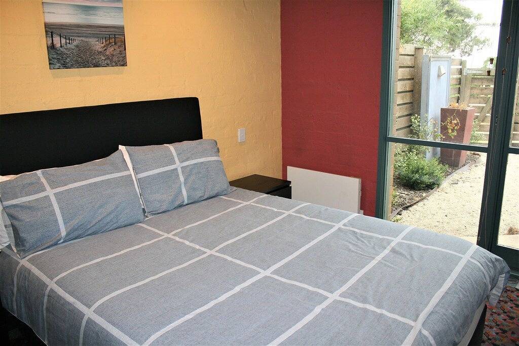 Ganze Wohnung, Mornington Beach Apartment # 5: Direkt gegenüber dem Strand mit toller Aussicht. in Melbourne, Mornington Peninsula