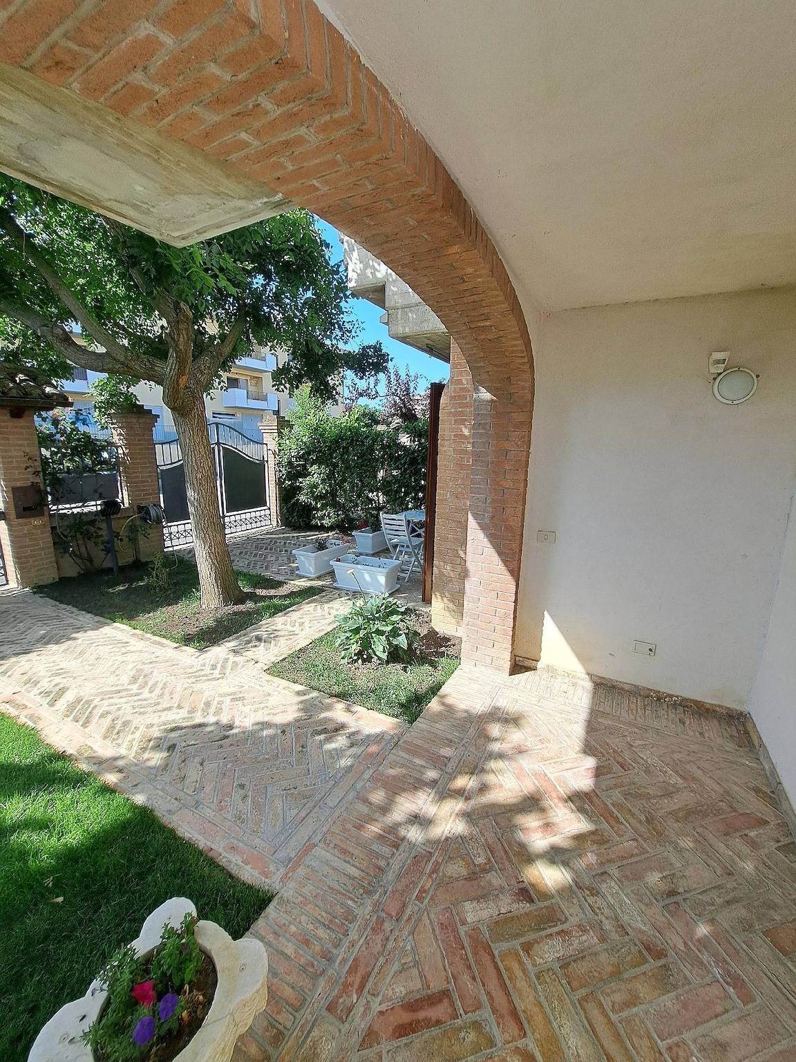 Entire holiday apartment, Holiday home "Daphne Experience". in Loreto Aprutino, Pescara Province