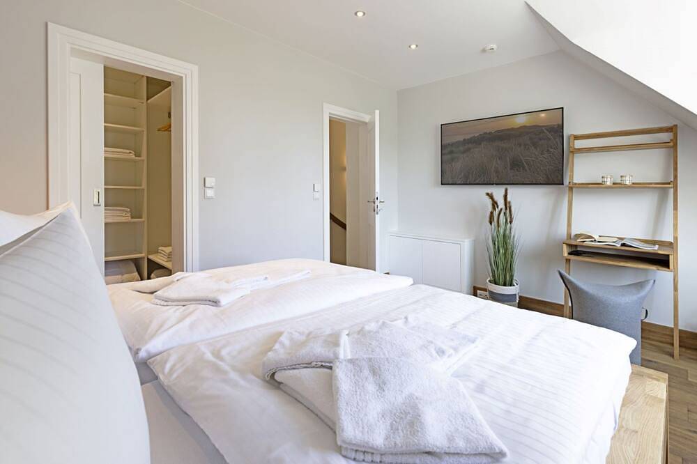 Exklusives Ferienhaus \"Livland Huus\" mit Sauna, Gaskamin und Whirlpool in List in List (Sylt), Sylt