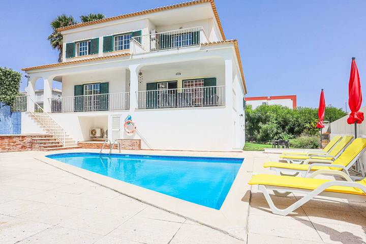 Location de vacances pour 8 personnes, avec terrasse dans Alcantarilha