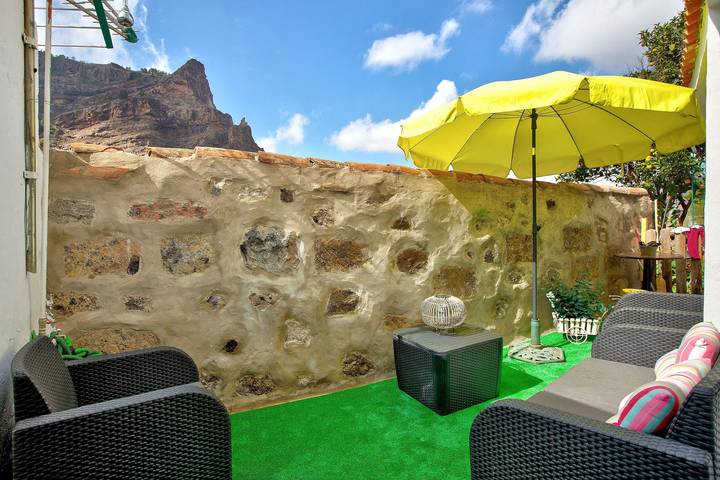 Ferienhaus "Casa del Callejón" mit Bergblick, Terrasse und Außendusche in Tejeda, Gran Canaria West