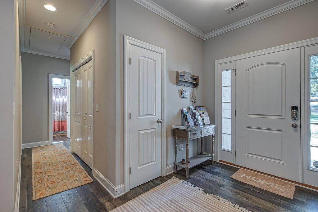 Schönes Belmont - 4 Schlafzimmer Haus auf großem Grundstück in Gaston County