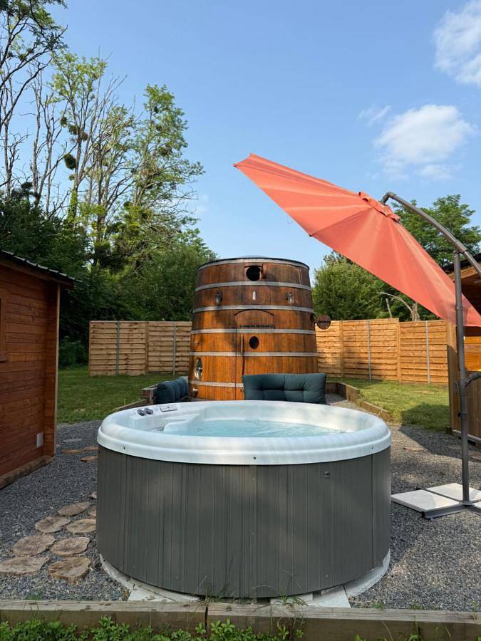 Tente pour 2 personnes, avec Jacuzzi et Terrasse ainsi que Jardin et Vue