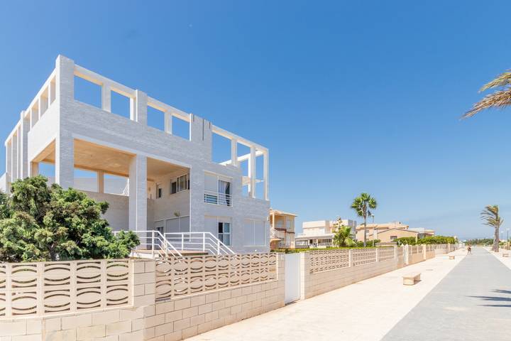 Gîte pour 4 personnes, avec vue sur le lac et balcon à Oliva - 2