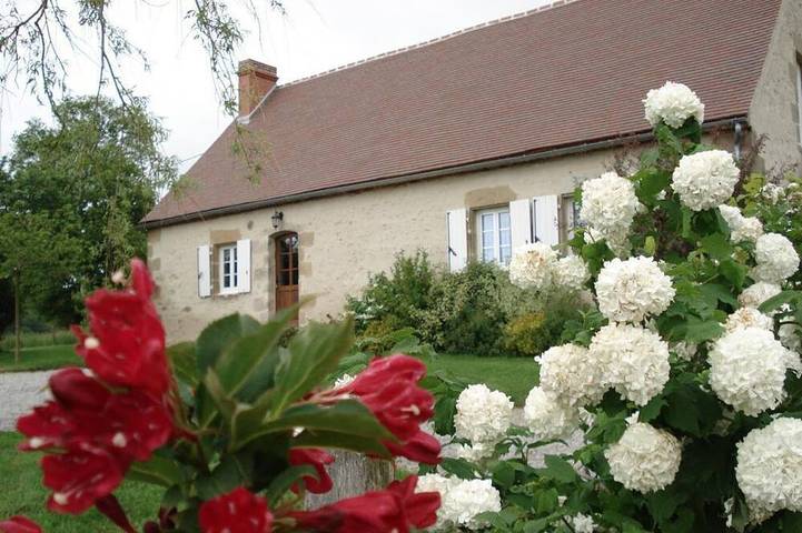 Gîte pour 6 personnes, avec jardin à Deux-Chaises