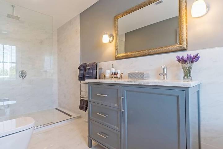 Holiday rental for 12 people, with hot tub and garden in Martinborough