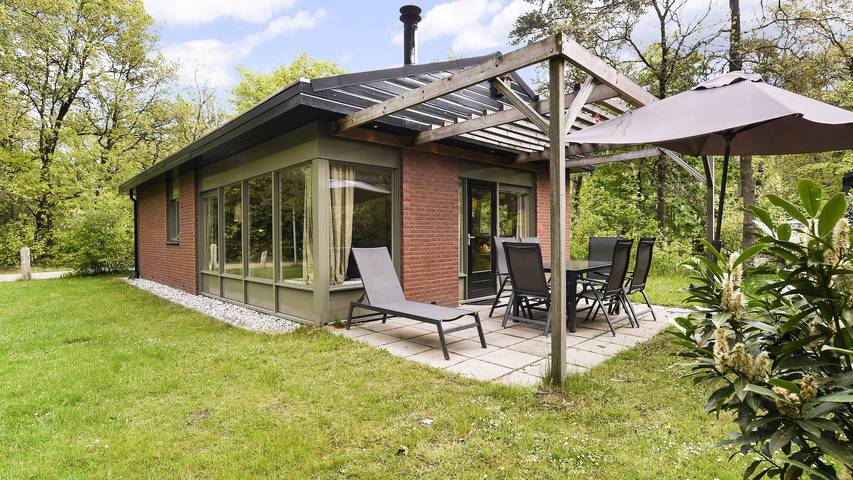 Bungalow voor 6 personen, with sauna and balkon/terras as well as terras in Putten