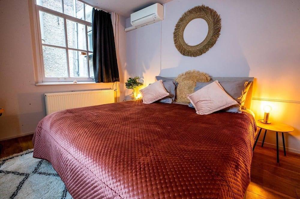 Entire apartment, Bambu Sleep Boutique double room 2 in Haarlem, North Sea Netherlands