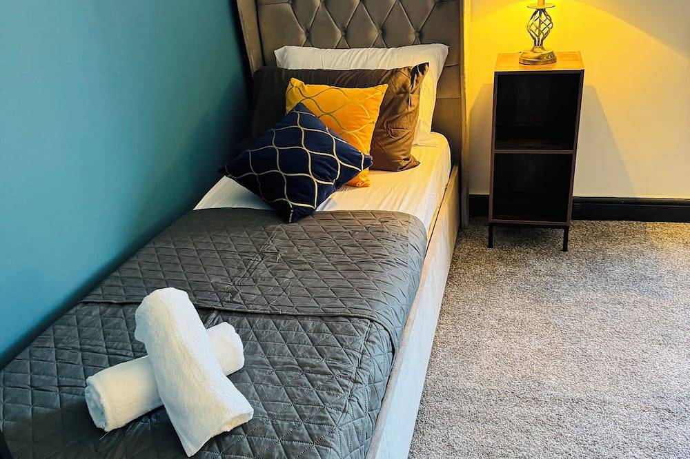 Home Away 4Br Luxury House\nfamily Fruendly And Pet Friendly\ncity  Centre in Swansea, Swansea region