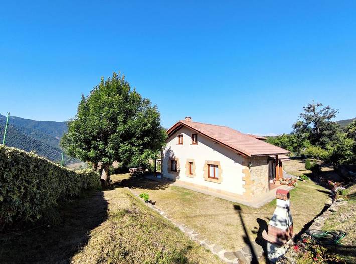 Casa rural para 6 personas, con terraza además de jardín y vistas en Liébana - 2