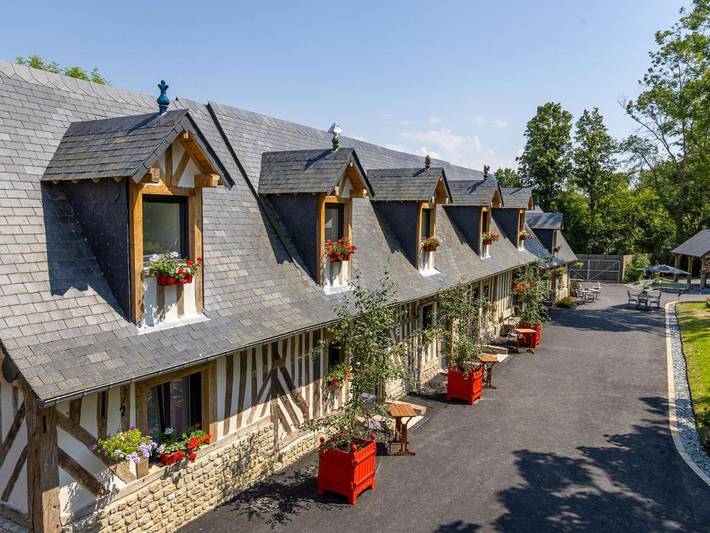Chambre d’hôte pour 4 personnes, avec Terrasse et Jacuzzi ainsi que Jardin et Piscine