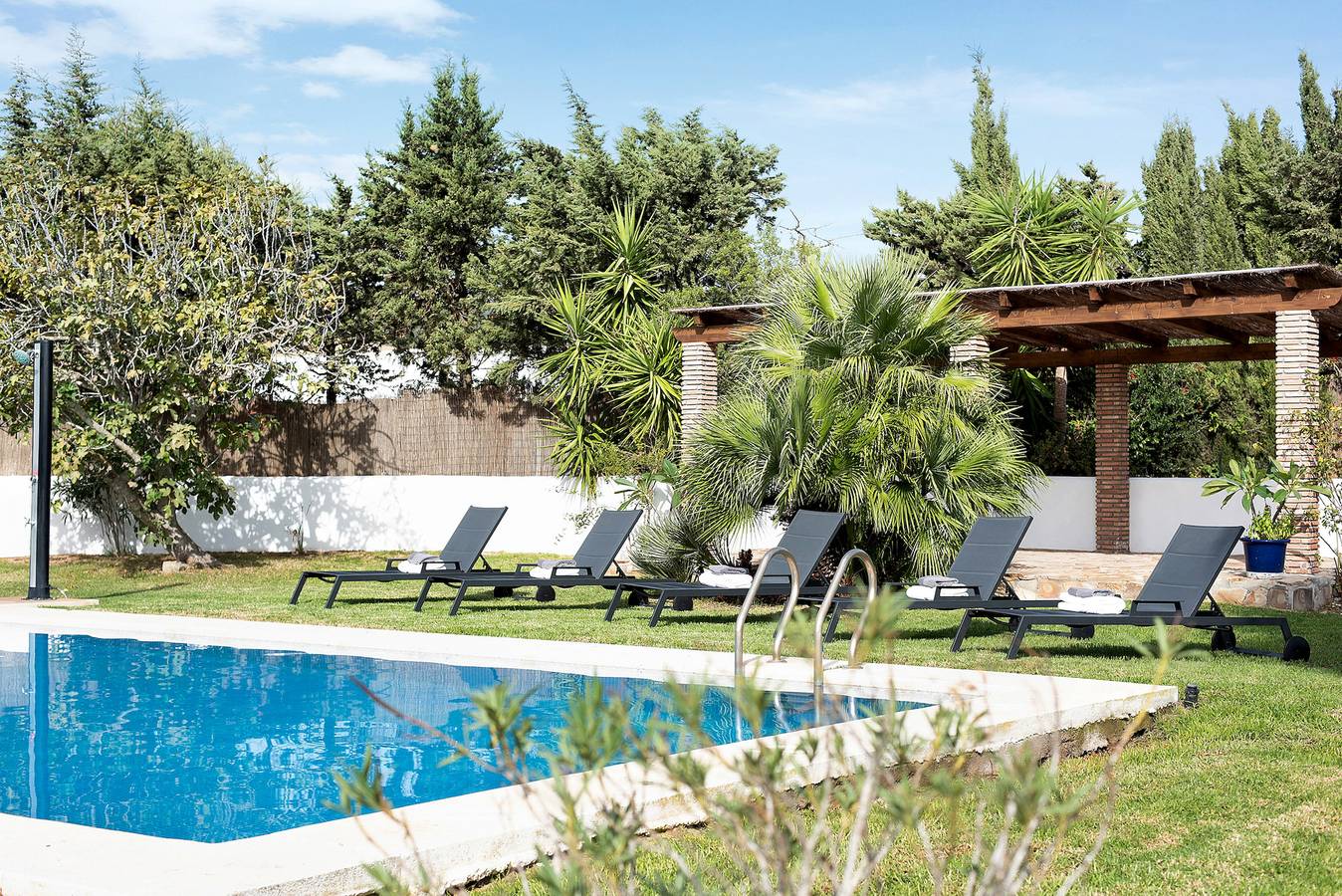 Entire studio, Loft 'Villa la Luna La Casita' with Shared Pool, Terraces & Wi-Fi in Vejer de la Frontera, Costa de la Luz