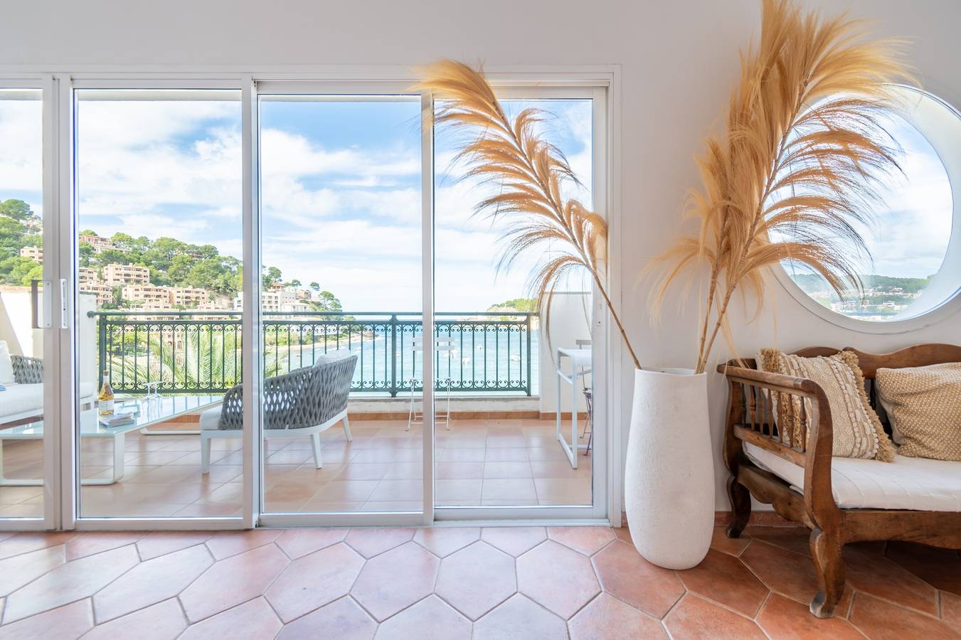 Entire apartment, Apartment 'Beachfront  Port De Soller' with Private Terrace, Wi-Fi and Air Conditioning in Port de Sóller, Sóller