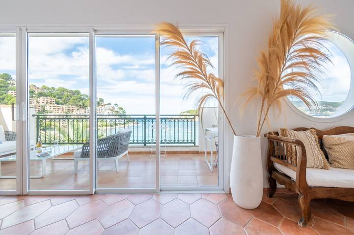 Ganze Wohnung, Apartment „Beachfront Port De Soller“ mit privater Terrasse, WLAN und Klimaanlage in Port de Sóller, Sóller