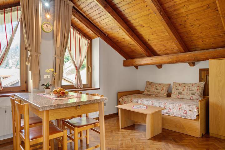 Gîte pour 4 personnes, avec jardin à Rabbi