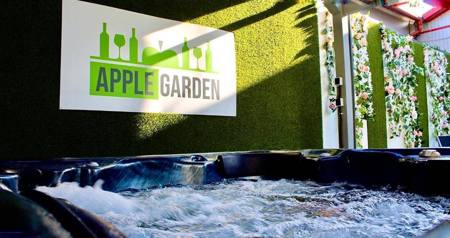 Dom dla 40 osób, z Jacuzzi i Taras oraz Ogród w Debreczyn