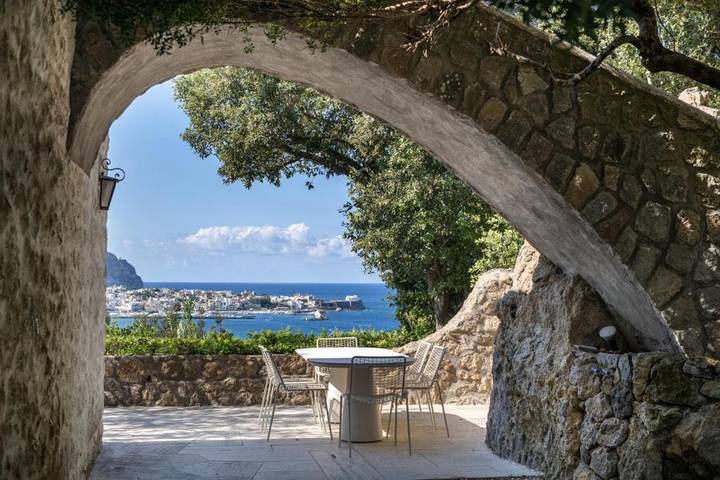Villa per 10 persone, con panorama e piscina nonché giardino a Forio