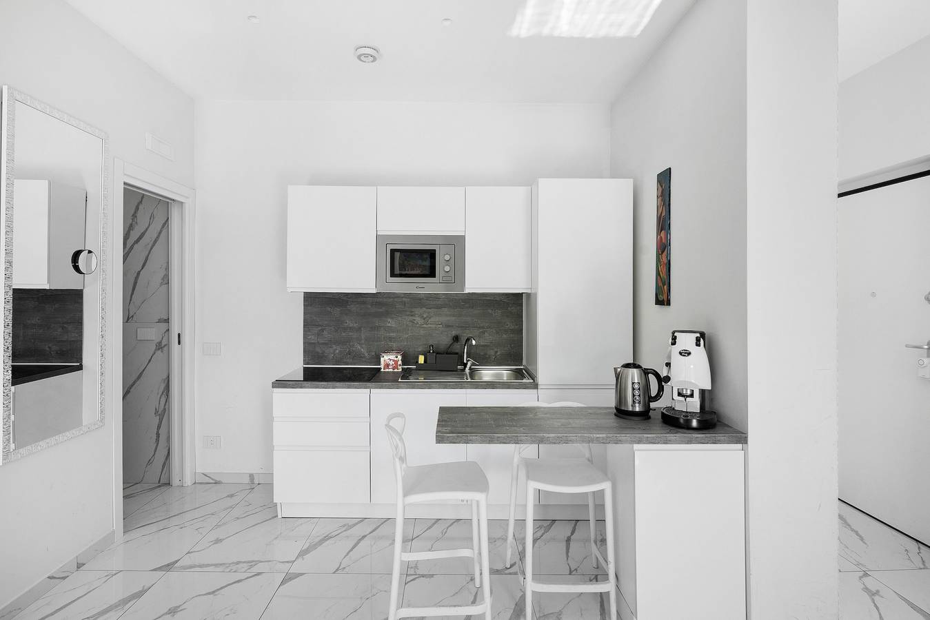 Appartement entier, Appartement "supérieur - Zona Lungomare" avec balcon, Wi-Fi et climatisation in Naples, Province de Naples