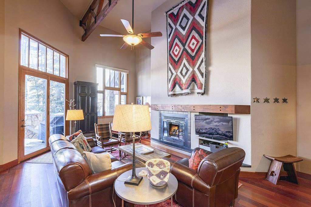 Ganze Wohnung, Kayenta Lodge- Slopeside Condo in the Center of Mountain Village in Mountain Village, Telluride Ski Resort