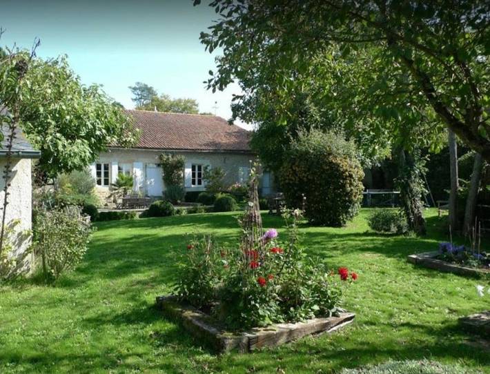 Chambre d’hôte pour 2 personnes, avec Terrasse ainsi que Jardin et Vue à Iteuil