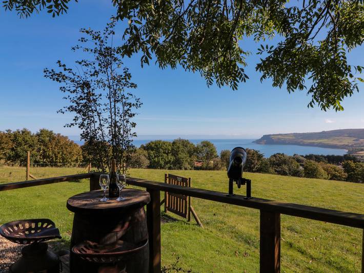 Hut for 2 people, with yard in Yorkshire