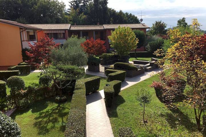 Ferienwohnung für 3 Personen, mit Balkon/Terrasse und Terrasse sowie Garten und Pool in Colà