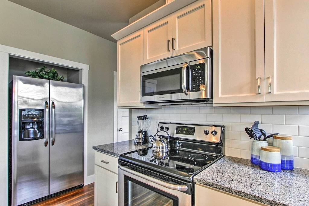 Ocean Shores Home w / Hot Tub - zu Fuß zum Strand, Kanal in Ocean Shores, Grays Harbor County