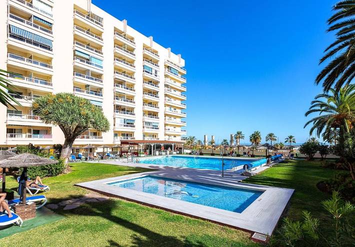 Apartahotel para 6 personas, con piscina y jardín además de vistas y piscina para niños en Fuengirola