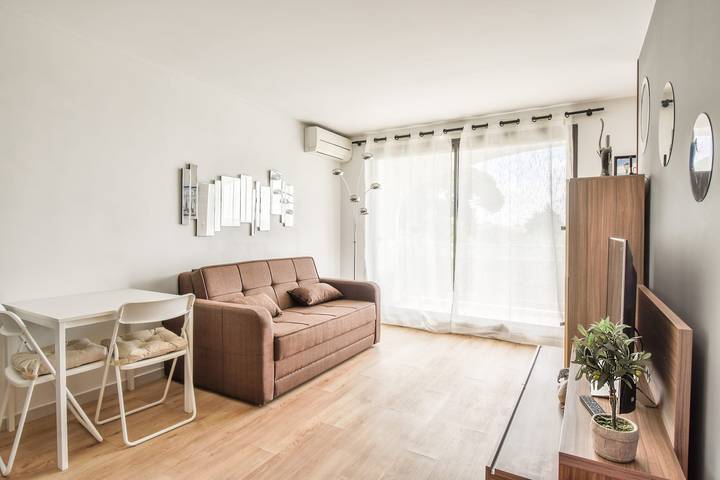 Apartamento entero, Apartment with terrace and garage in St-Laurent in Saint-Laurent-du-Var, Costa mediterránea (Francia)