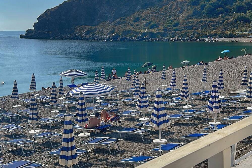 Apartamento entero, Saturn vacation home.  It is located within walking distance of the sea, 150 meters from the center in Milazzo, Provincia de Messina