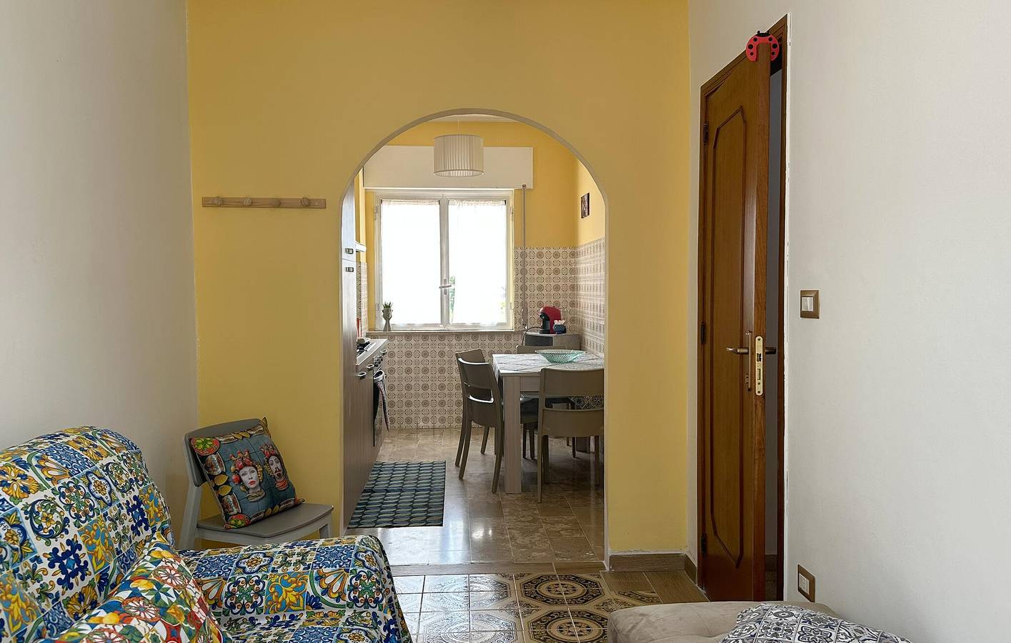 Acogedora Vista a la Playa: AC, Terraza, Cocina, WiFi in Torrenova (Italia), Provincia de Messina