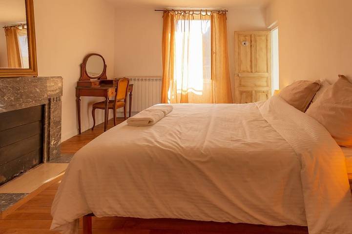 Maison Estagnole in Estaing (Aveyron), Parc naturel régional de l'Aubrac