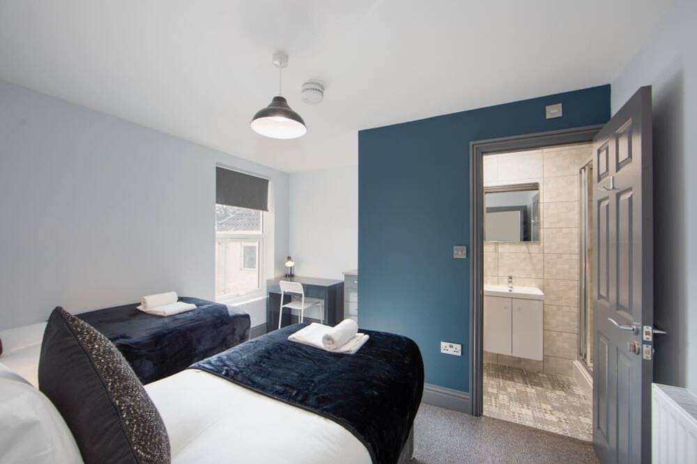 Immaculate 5-Bed House in the city centre Ashford in Ashford, Ashford region