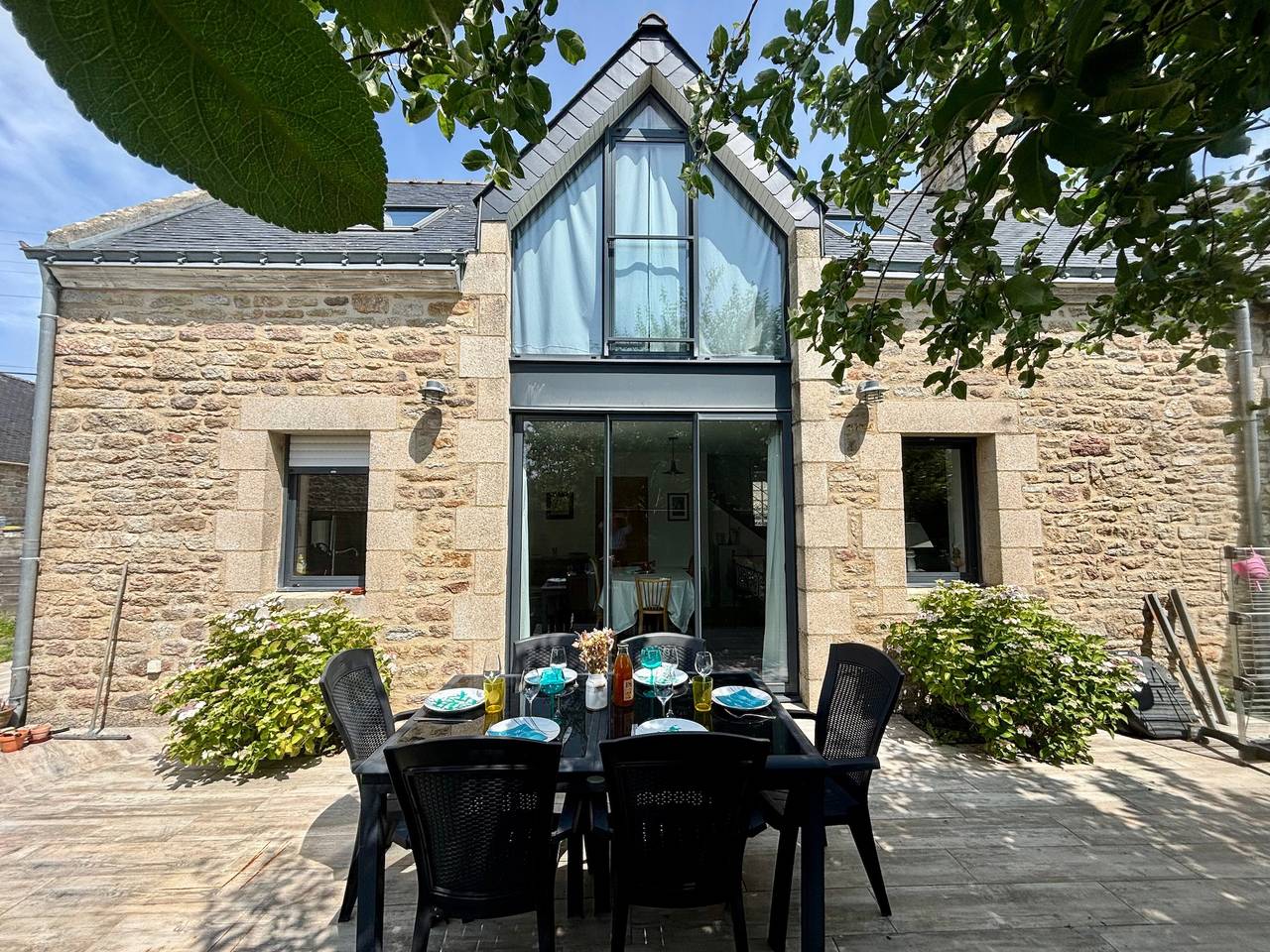 Casa de vacaciones 'Ty Marianne' con terraza, jardín privado y Wi-Fi in Ploemeur, Côte des Mégalithes