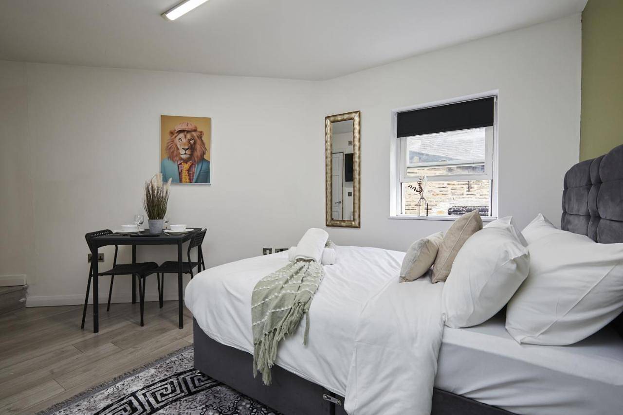 Entire apartment, Studio in Huddersfield, West Yorkshire