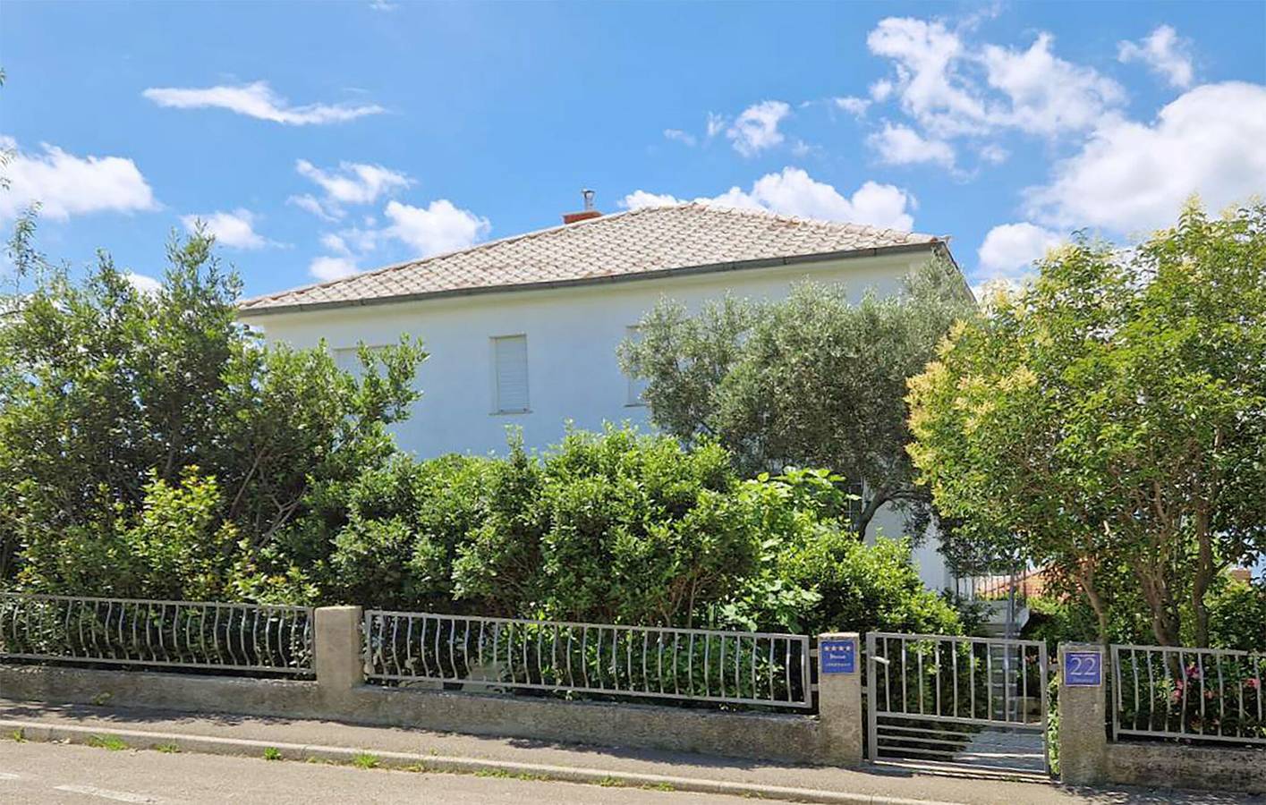 Ganze Ferienwohnung, Gemütlich, 2 km vom Strand entfernt: WLAN, Klimaanlage, Parkplatz und Terrasse! in Novi Vinodolski, Primorje-Gorski Kotar