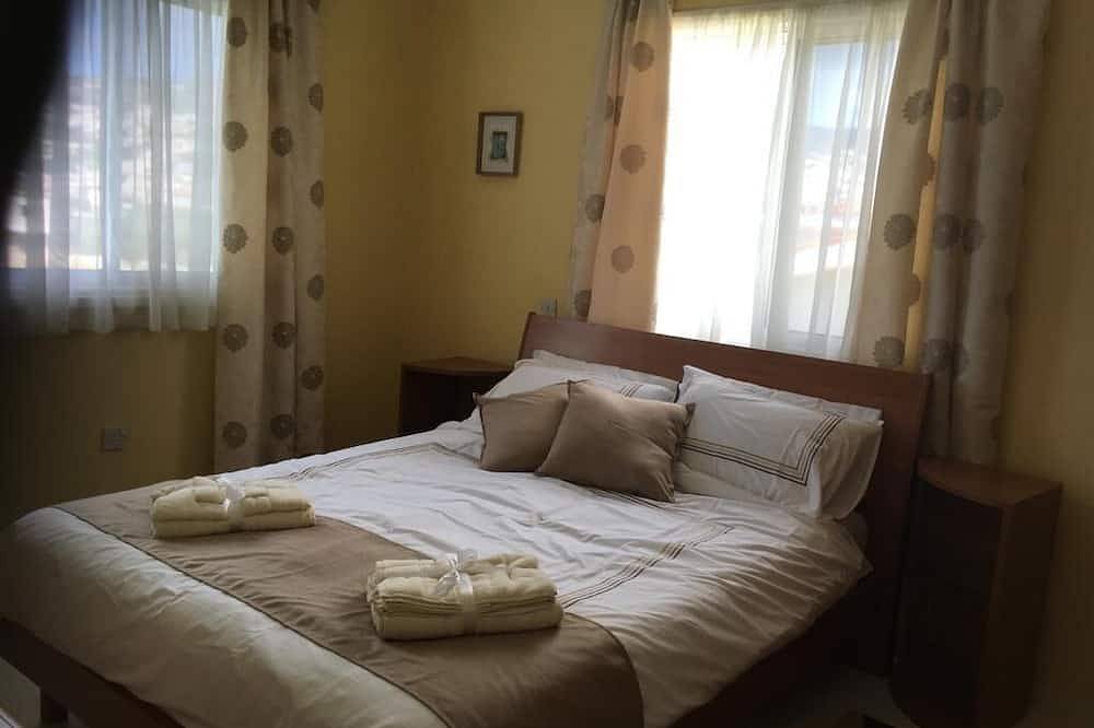 Makellose Villa mit privatem Pool nur 3 km vom Sandstrand von Coral Bay entfernt in Peyia, Südzypern