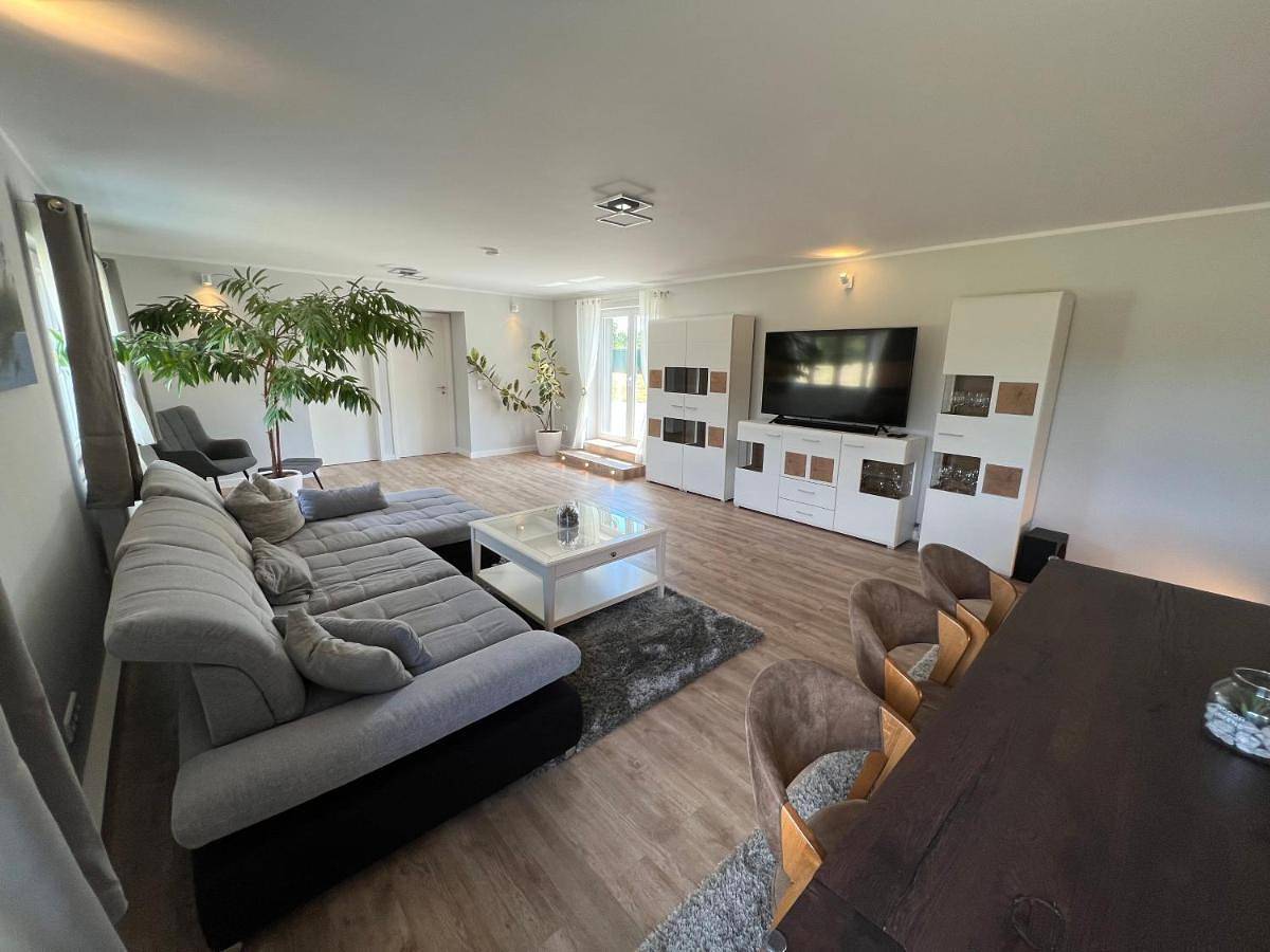 Bungalow 4 Schlafzimmer 8 Personen Parkplatz Grundstück Garten in Leipzig, Leipzig und Umgebung