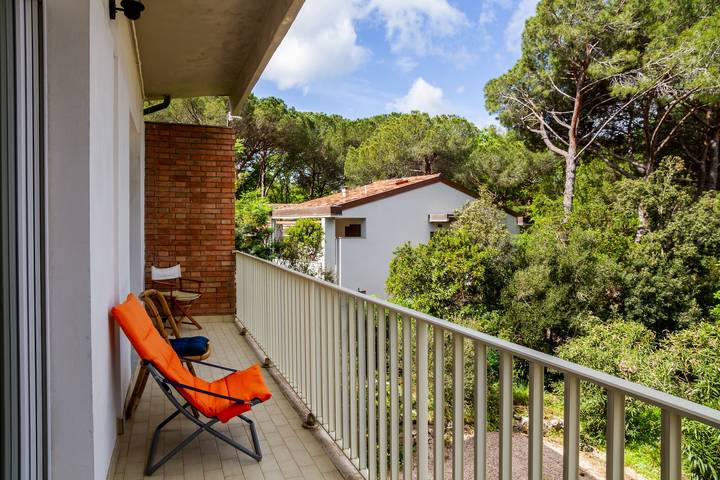Apartamento entero, Apartamento "Villetta Dei Pini" con vistas al mar, jardín privado y Wi-Fi in Scarlino, Provincia de Grosseto