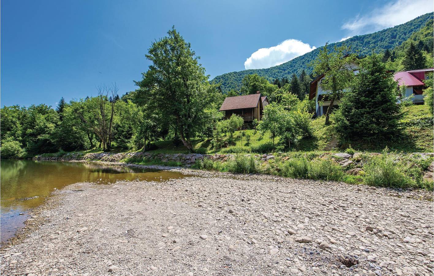 Charmante 2-Zimmer-Wohnung mit Terrasse, 600 m vom Strand entfernt in Delnice, Primorje-Gorski Kotar