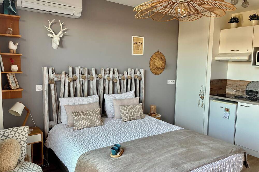 Ganze Wohnung, 2.04 Studio With Poolside Terrace in Éguilles, Mittelmeerküste (Frankreich)