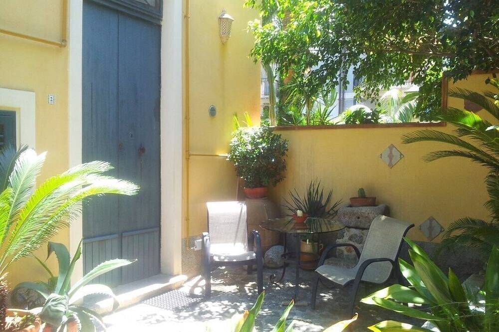 Anmutige Villa im Liberty-Stil mit wunderschönem Garten in Tropea ctr Strandnähe in Tropea, Vibo Valentia Provinz