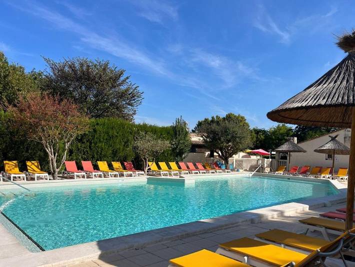 Camping pour 2 personnes, avec Terrasse ainsi que Jardin et Piscine