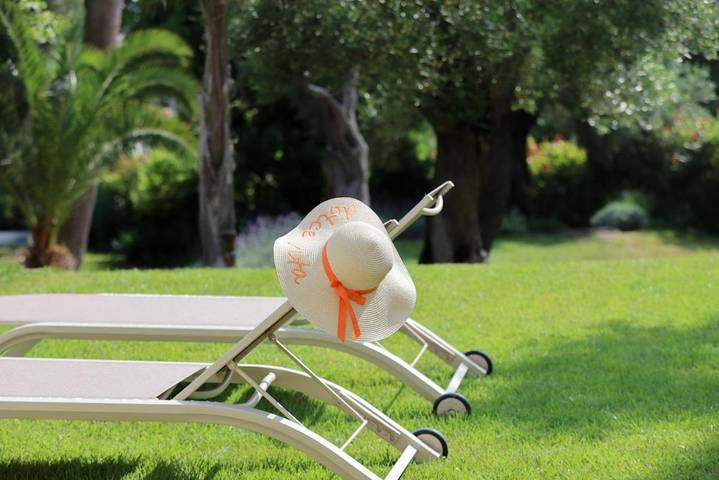 Location de vacances pour 10 personnes, avec vue ainsi que jardin et piscine dans Office de Tourisme de Cagnes sur Mer - 3