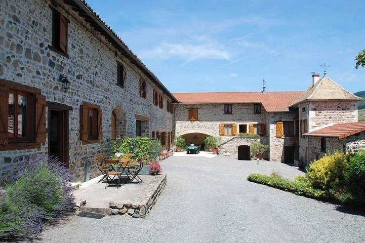 Location de vacances pour 5 personnes, avec jardin à Les Ardillats